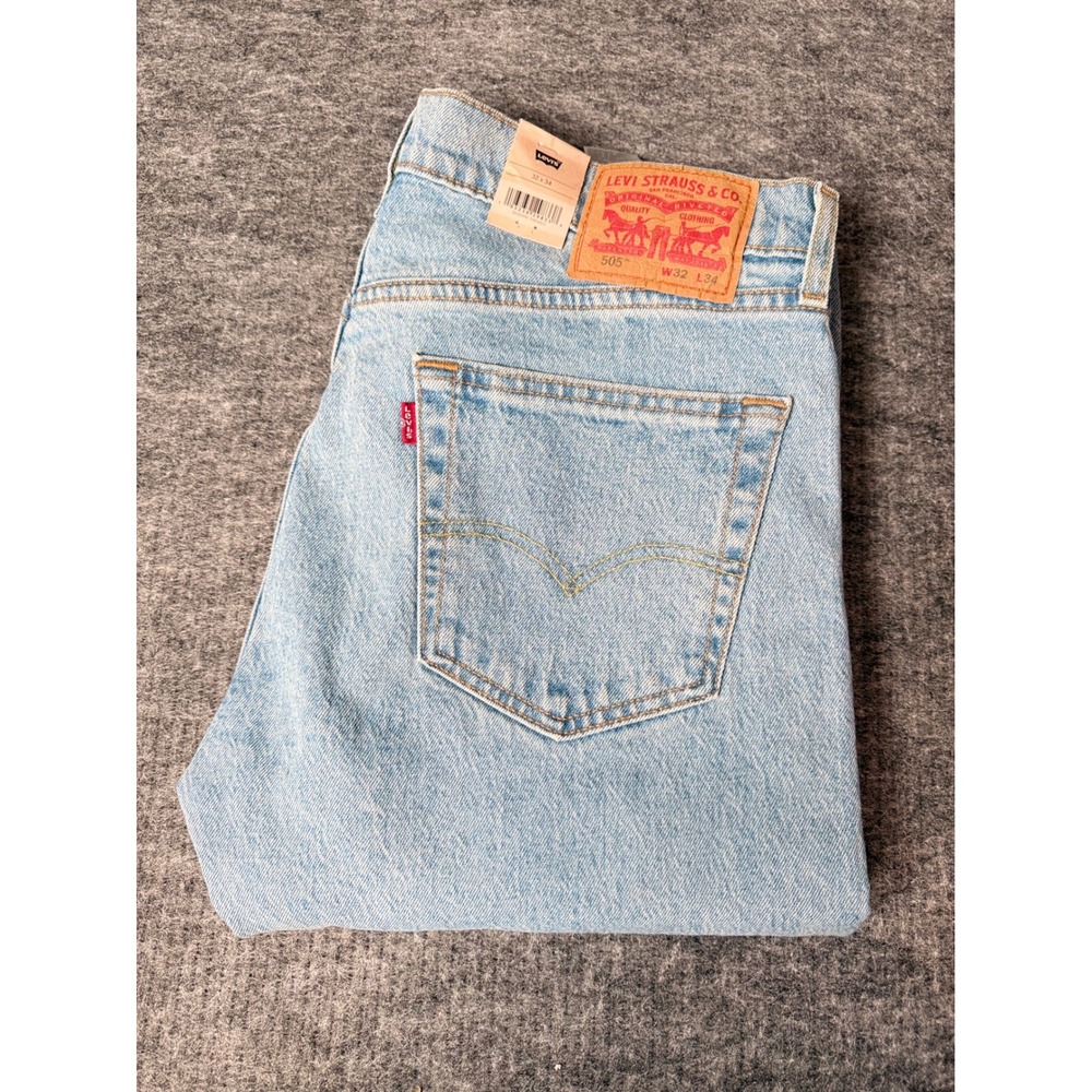 Levis 505 Regular Fit Jeans Mens 32x34 Light Wash Blue Denim Straight Leg New